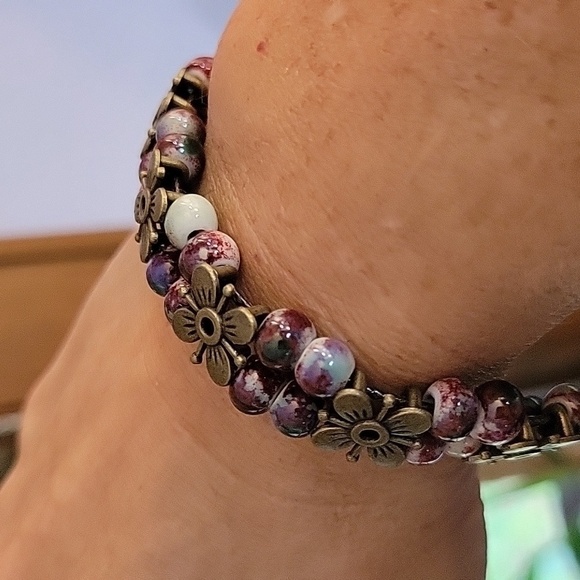 Marbled Pottery Bead Floral Charm Bracelet - Picture 4 of 8
